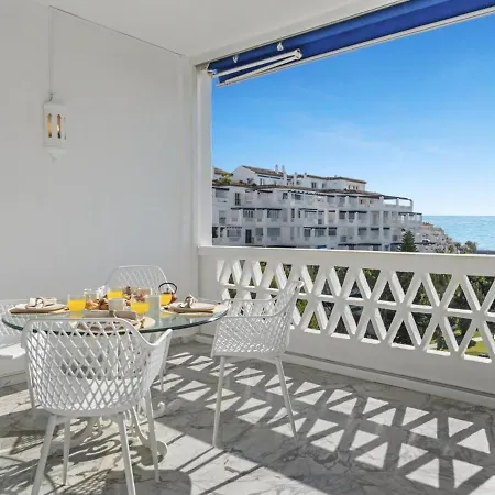 Vista Mar Y Piscina En Puerto Banus