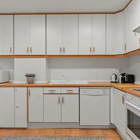 Vista Mar Y Piscina En Puerto Banus Marbella