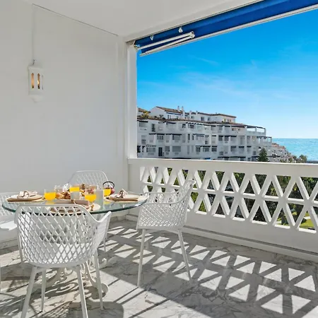 Vista Mar Y Piscina En Puerto Banus Marbella