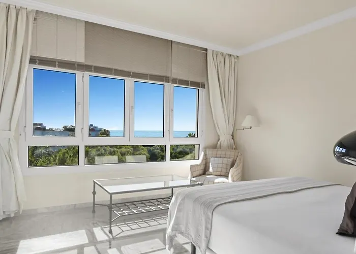 Vista Mar Y Piscina En Puerto Banus * ماربيا