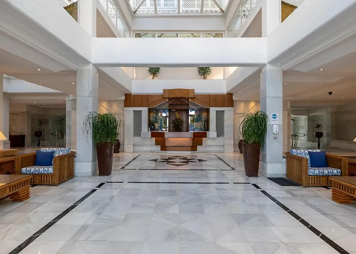 Vista Mar Y Piscina En Puerto Banus *