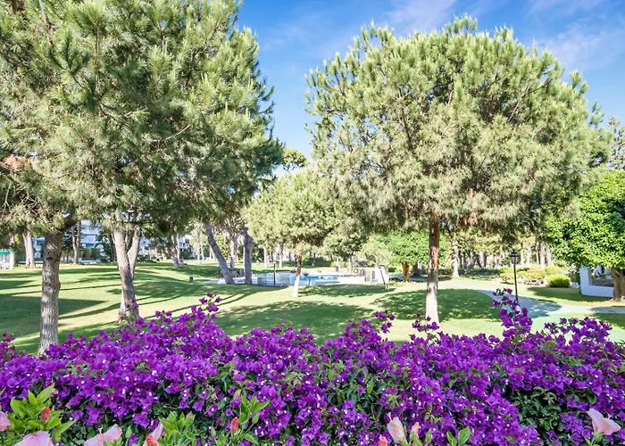 Vista Mar Y Piscina En Puerto Banus
