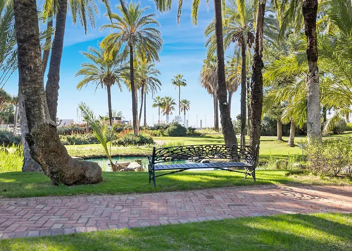 Vista Mar Y Piscina En Puerto Banus