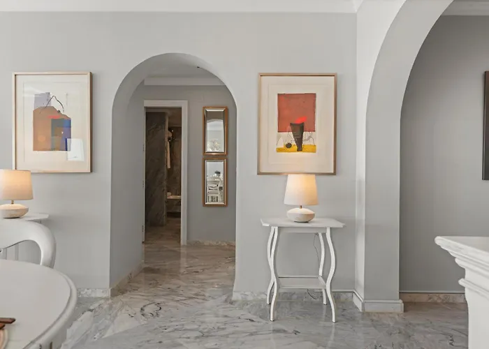 Vista Mar Y Piscina En Puerto Banus