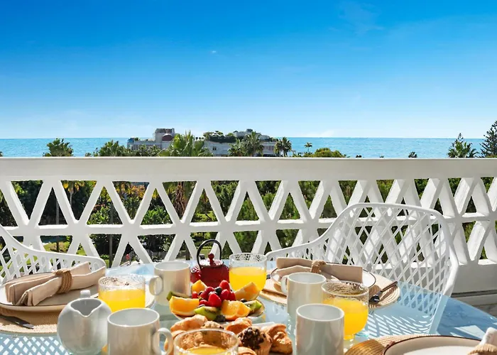 Vista Mar Y Piscina En Puerto Banus * ماربيا
