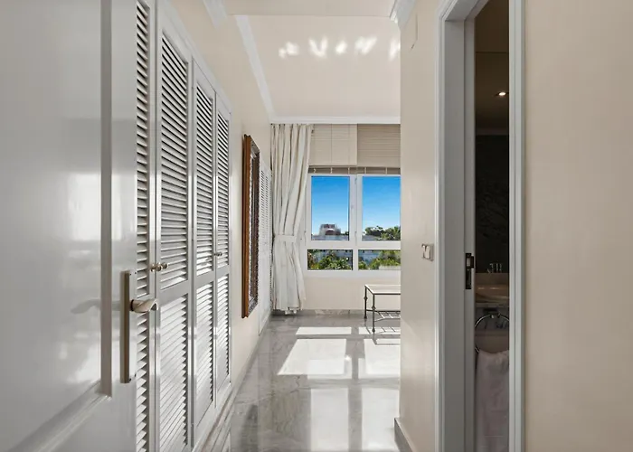 Vista Mar Y Piscina En Puerto Banus *