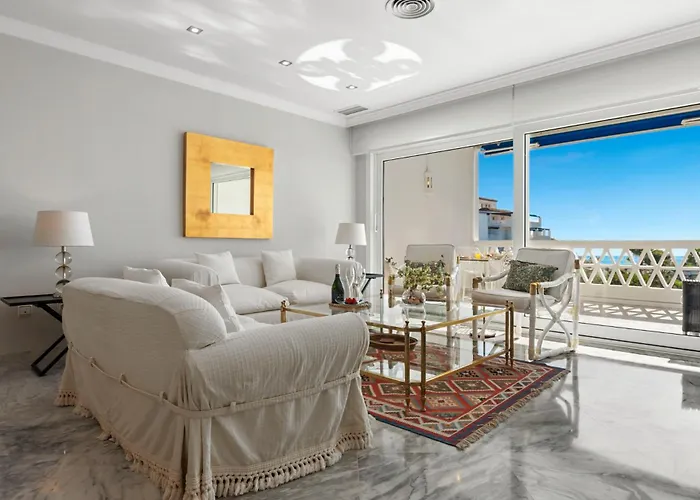 Vista Mar Y Piscina En Puerto Banus * ماربيا