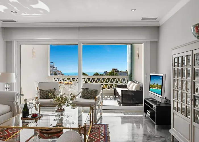 Vista Mar Y Piscina En Puerto Banus ماربيا