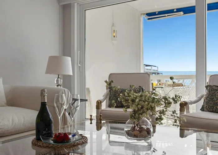 Vista Mar Y Piscina En Puerto Banus