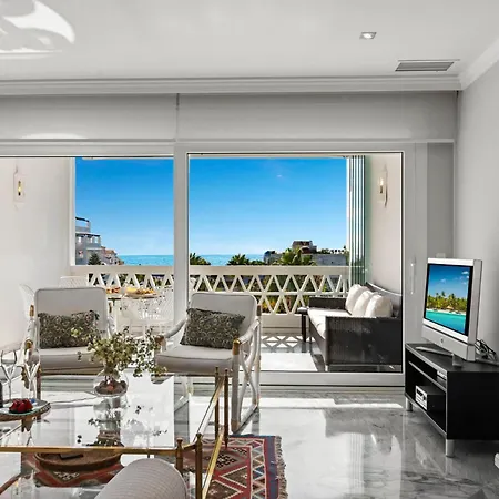 Vista Mar Y Piscina En Puerto Banus Μαρμπέλλα